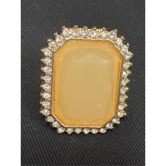 Pretty Fashion Ring - Picture 1 of 4